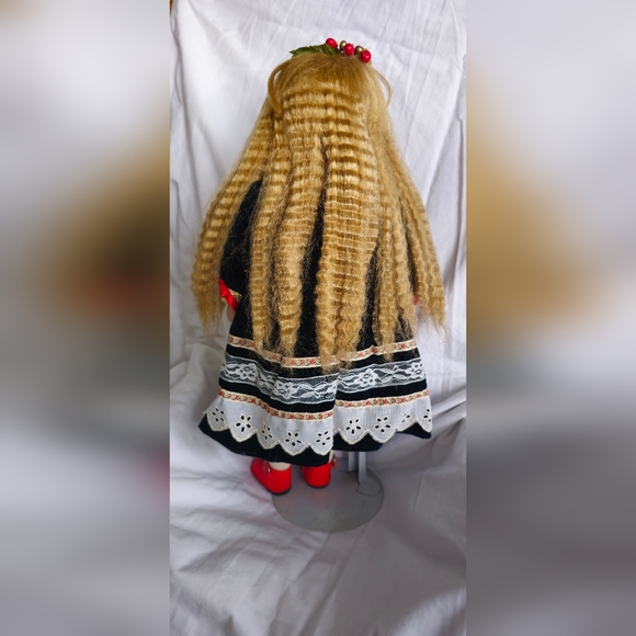 Victorian style porcelain 16" collectible doll - Picture 2 of 10